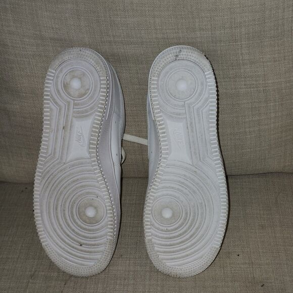 Athletic_Shoes